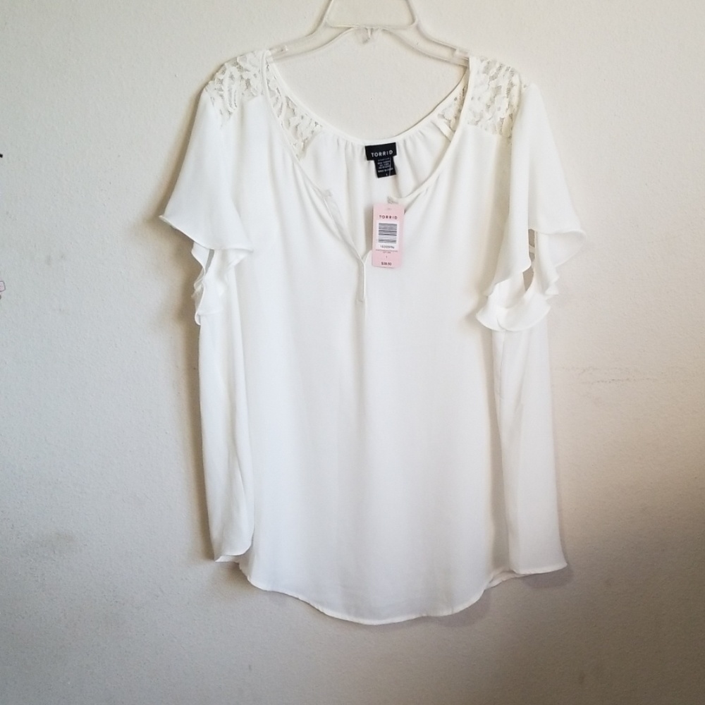Nwt torrid blouse with lace